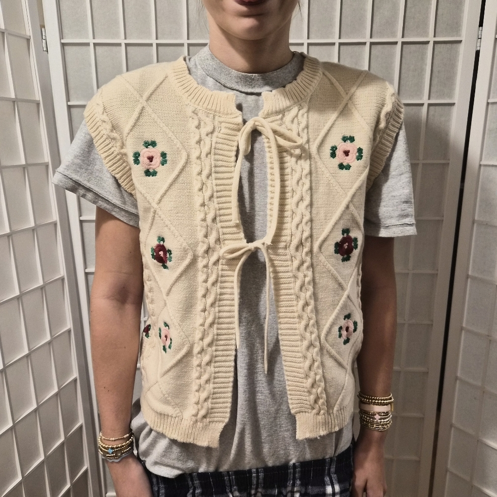 Cream Floral Knit Sweater Vest Sz XS